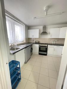 2 bedroom flat Parson House W2