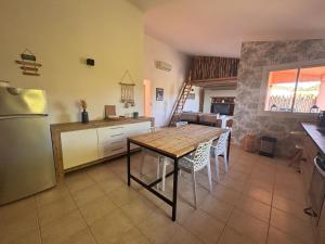 Appartement 2 chambres, mezzanine et piscine