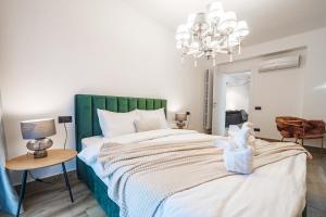 High-End Apartments & Penthouse with Terrace