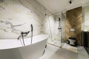 High-End Apartments & Penthouse with Terrace