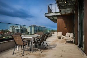 High-End Apartments & Penthouse with Terrace