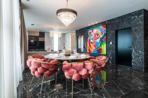 High-End Apartments & Penthouse with Terrace