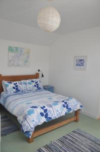 Chyenhal Garden Cottage near Mousehole and the sea