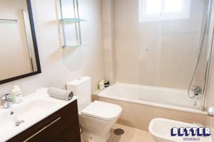 Cozy 2-Story Townhouse Family-Friendly