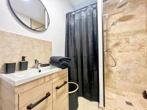 Appartements Le Jasmin 2 - Chic, Clim, Terrasse, Neuf, 3 lits, 4 personnes : photos des chambres