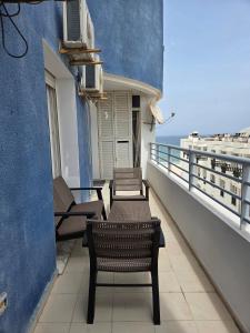 Apartment with sea view and swimming pool