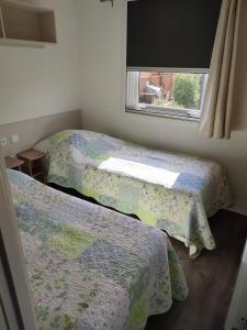 Maisons de vacances Comfortable 2-bedroom mobile home : photos des chambres