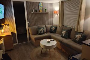 Maisons de vacances Comfortable 2-bedroom mobile home : photos des chambres