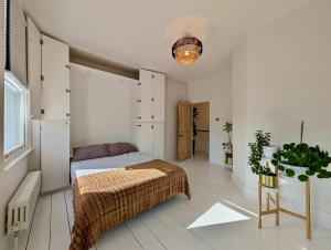 Chic Property With Backyard Near Emirates Stadium