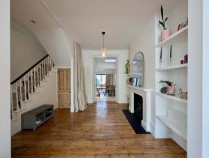 Chic Property With Backyard Near Emirates Stadium