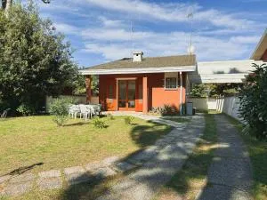 Villetta indipendente con giardino a pochi passi dalla spiaggia - Lo Stallone