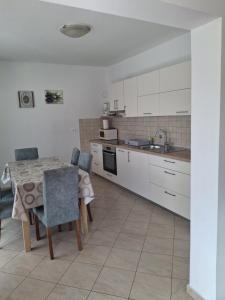 Seaview Apartments Kampor 3708