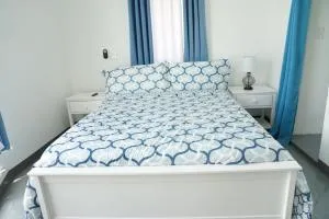 Ankle House West - Rendezvous Beach