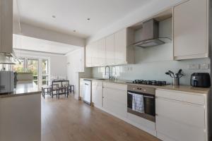 Stunning 3BD with Garden & Free Parking