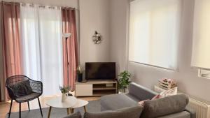 Elegant Glyfada Apartment-private Garden-Near METRO