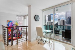 Brickell Miami LUXURY LOFT 2bd 2bth, Sleeps 6, Garage Parking, Walk to HOTTEST Restaurants & Nighlife