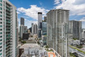 Brickell Miami LUXURY LOFT 2bd 2bth, Sleeps 6, Garage Parking, Walk to HOTTEST Restaurants & Nighlife