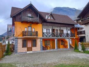 Pensiunea Irina 1 si 2