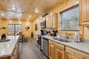 Welcome to "4 Da Bears" – Your Luxurious Smoky Mountain Escape!