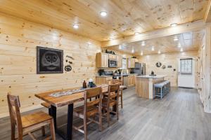 Welcome to "4 Da Bears" – Your Luxurious Smoky Mountain Escape!