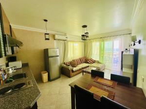 Sharks Bay Oasis 2 bedrooms apartment with Private free beach