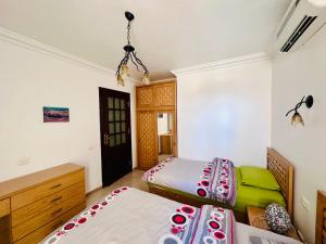 Sharks Bay Oasis 2 bedrooms apartment with Private free beach