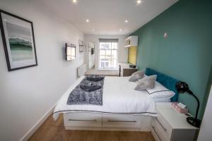 Spacious 5 bed En-Suite Flat