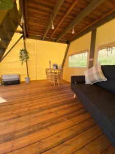 Daffodil Safari Tent