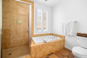 LV030 Private Upstairs Studio w Mountain Views