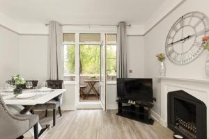 Tower Bridge St Katherines Docks 2 Bedroom Appartment