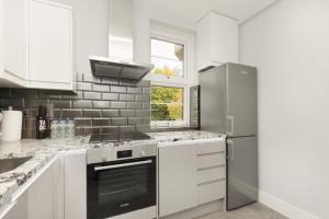 Tower Bridge St Katherines Docks 2 Bedroom Appartment