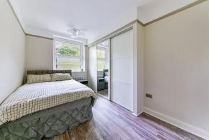 Tower Bridge St Katherines Docks 2 Bedroom Appartment