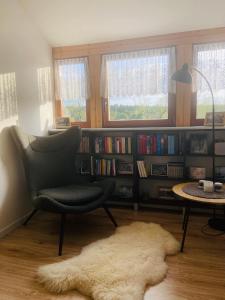 Ferienhaus mit Schwimmteich in idyllischer Lage