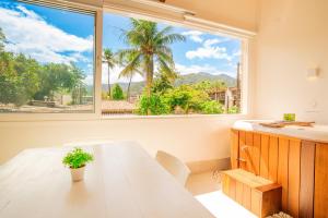 Casa dAroeira Residencial Boutique - Centro de Juqueí - Perto de Tudo - 2 quadras do Mar - Serviço de Praia - Roupa de Cama 600 fios algodão Egípcio - Tudo Novo - Estacionamento Interno - Cozinha - Consulte unidades com Ofurô Hidro e Cromoterapi