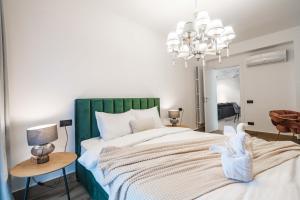 High-End Apartments & Penthouse with Terrace