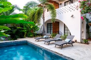 King bed, Kitchenette, Air Conditioning, Pool, Fast WiFi - Aire at Casa Calavera