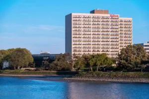 Hilton San Francisco Airport Bayfront - No Resort Fee - 伯林格姆