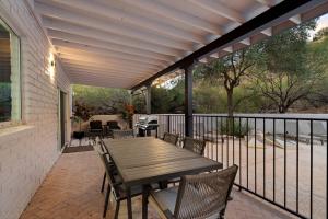 Family Friendly Modern Foothills Pool Sleeps12