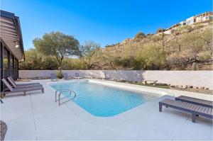 Family Friendly Modern Foothills Pool Sleeps12