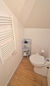 Maisons de vacances LES ACACIAS Maisonette 4 personnes, village vacances au coeur d-un golf 18 trous, acces piscines gratuit : photos des chambres