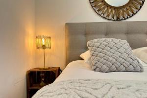 Maisons de vacances Les Lauriers Blancs air-conditioned villa with swimming pool : photos des chambres