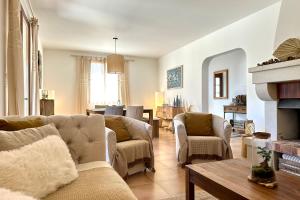 Maisons de vacances Les Lauriers Blancs air-conditioned villa with swimming pool : photos des chambres