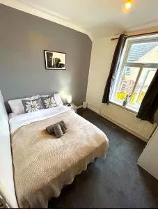 5BR House w Garden Near Stadium - Sanquhar