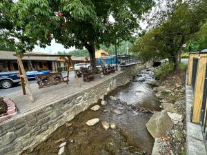 Marshalls Creek Rest Motel