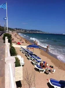Arrêt Bocca avec terrasse, vue, mer, piscine, plage, parking - 戛纳拉博卡