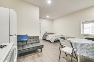 Walkable, Low-Key Waterville Studio with Parking!