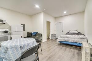 Walkable, Low-Key Waterville Studio with Parking!