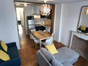 Grand appartement de ville avec 2 places de parking privées intérieur - Raismes