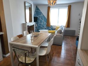 Grand appartement de ville avec 2 places de parking privées intérieur