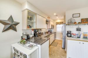 3 Mi to Branson Landing Condo with Pool Access